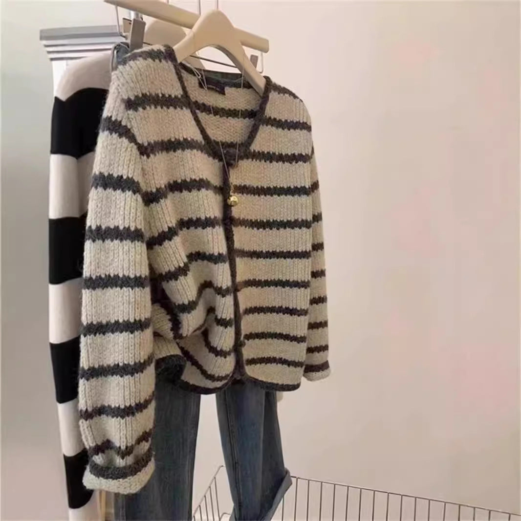 Damen Strickjacke im Boho-Stil mit Knopfleiste und breiten Ärmel Drune