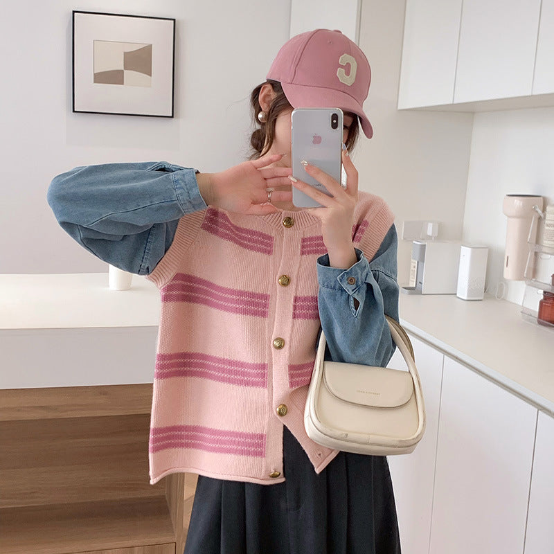 Damen Strickjacke mit auffälligem Streifenmuster und dekorativen Knöpfen Drune