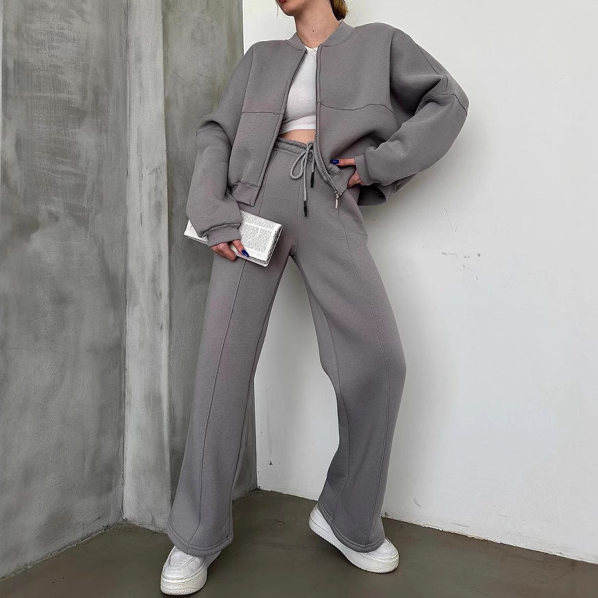 Damen Freizeitlook mit lässiger Zip-Jacke und weit geschnittener Hose Drune