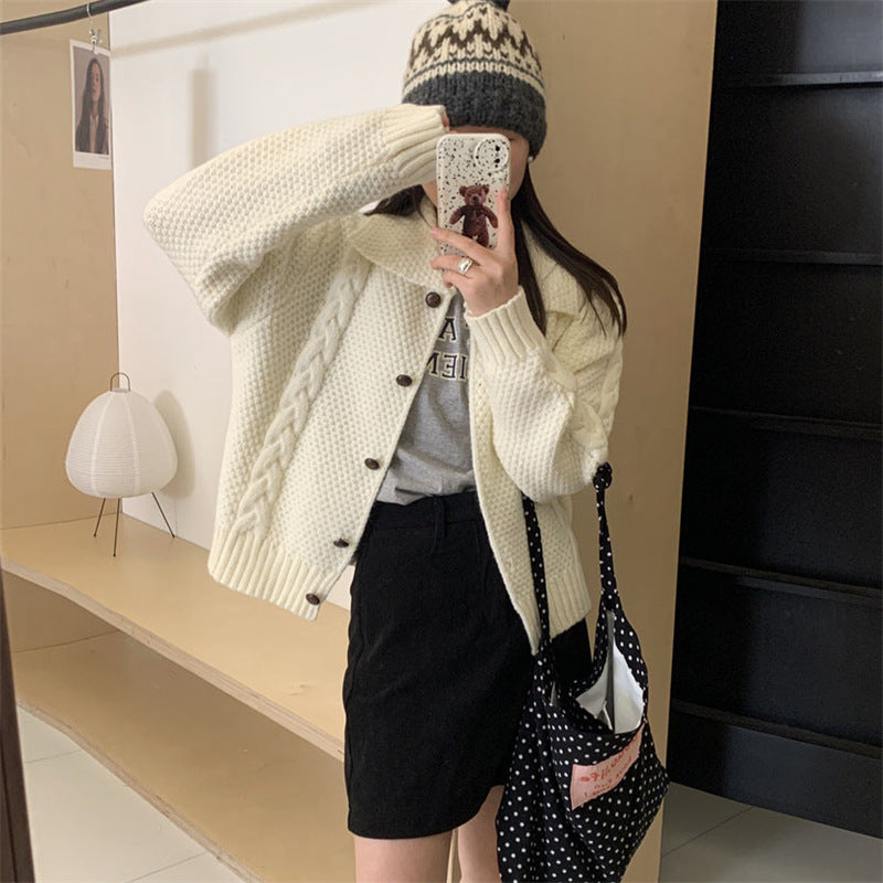 Damen Grobstrickjacke mit kontrastierenden Knöpfen und strukturiertem Design Drune