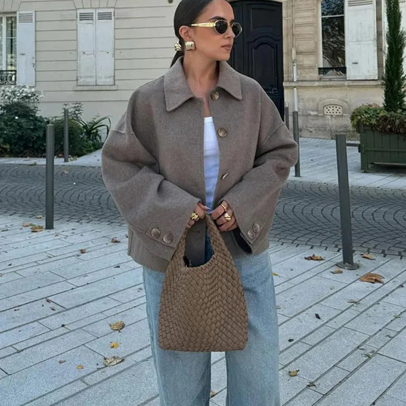 Damen nan kurze kastige Wolljacke mit Hemdkragen, durchgehender Knopfleiste und eingesetzten Eingrifftaschen Drune