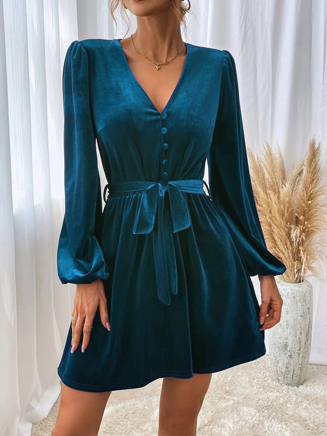 Damen Samtkleid mit tiefem V-Ausschnitt und Taillengürtel Drune
