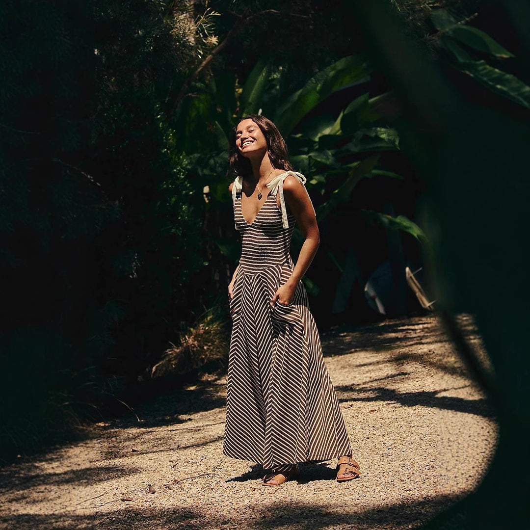 Damen Maxi-Sommerkleid mit verspielten Trägern und elegantem V-Ausschnitt Drune