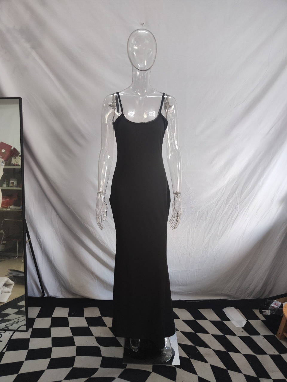 Damen Langes Kleid mit schmalen Spaghettiträgern und figurschmeichelndem Schnitt Drune