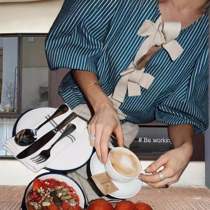 Damen Bluse mit lässigem Schnitt und verspielten Rüschen Drune
