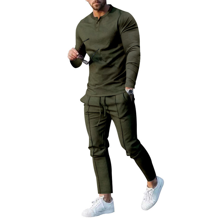 Herren athletisches Freizeit-Ensemble mit langärmligem Henley-Oberteil und bequemen Jogginghosen Drune