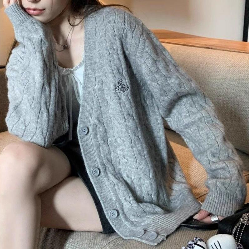 Damen Strickjacke mit Zopfmuster und großen Knöpfen Drune