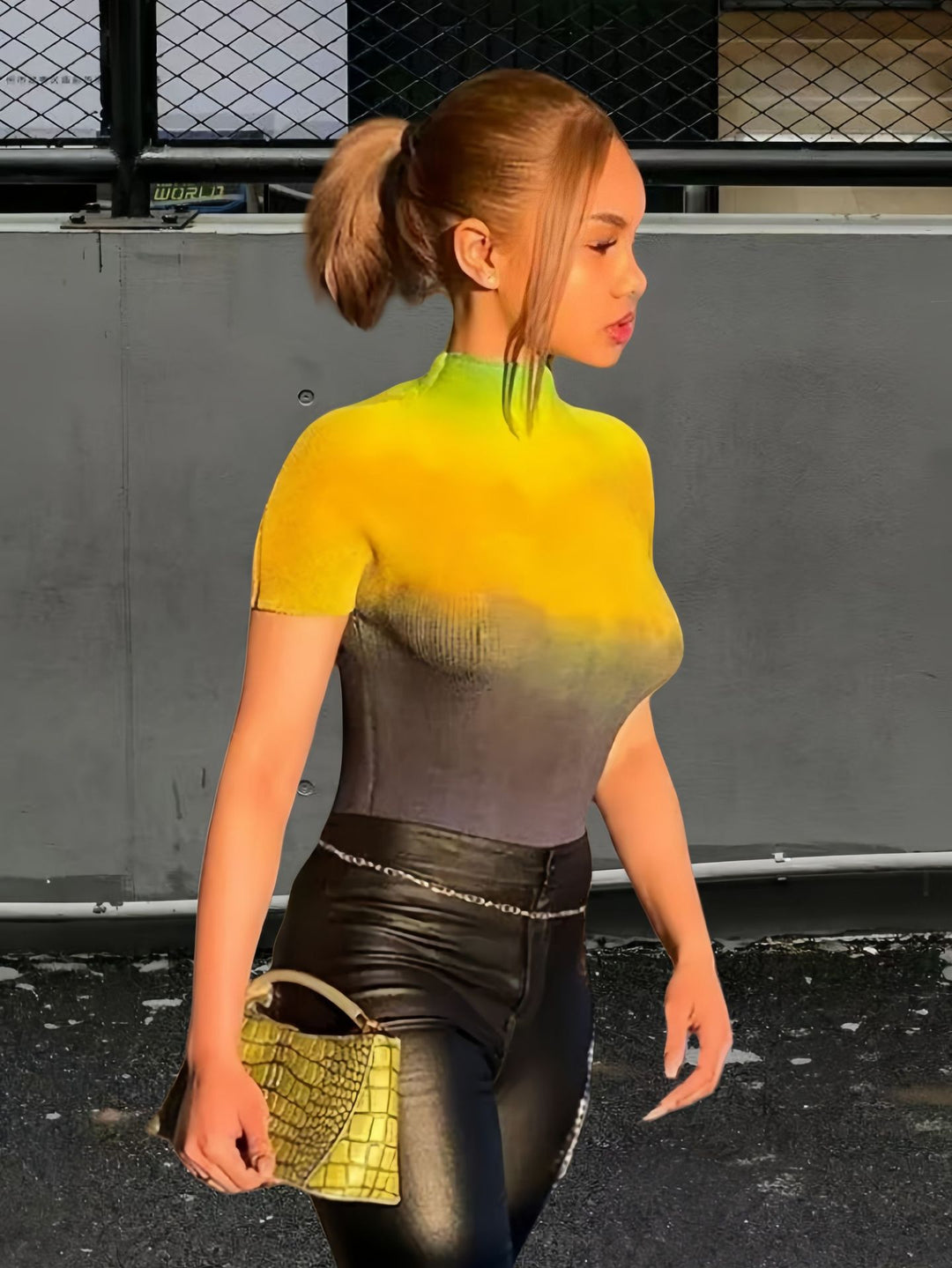 Damen Kurzarm-T-Shirt mit modernem Farbverlauf und hohem Kragen Drune