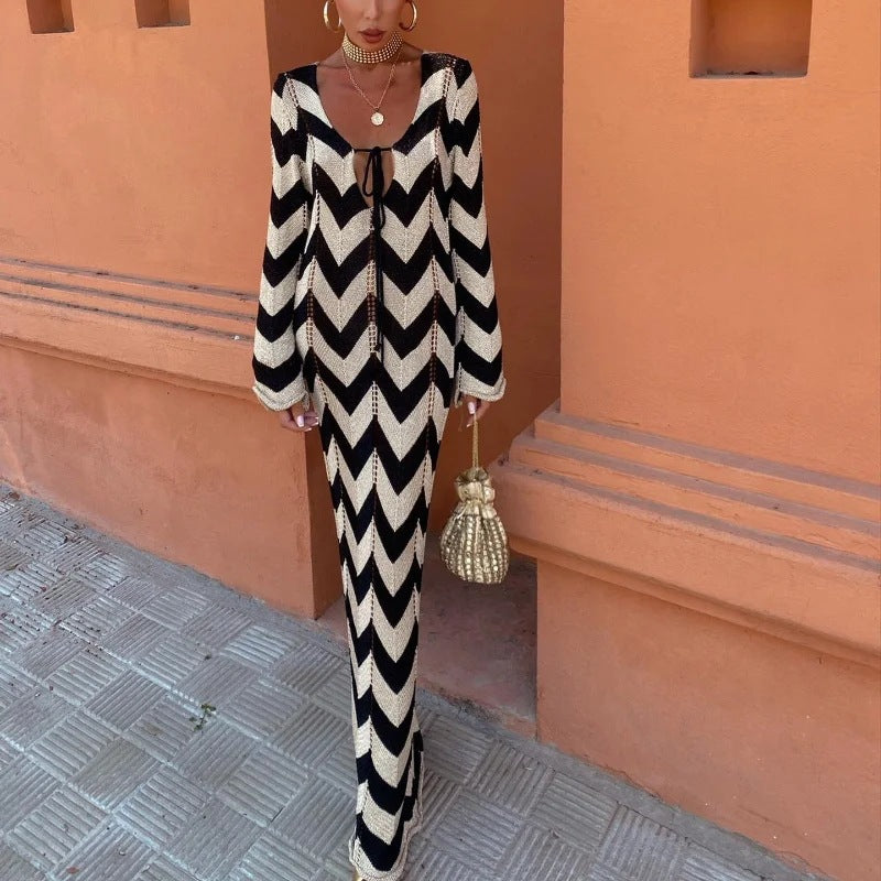 Damen Strickkleid mit modernem Zickzackmuster und tiefem V-Ausschnitt Drune