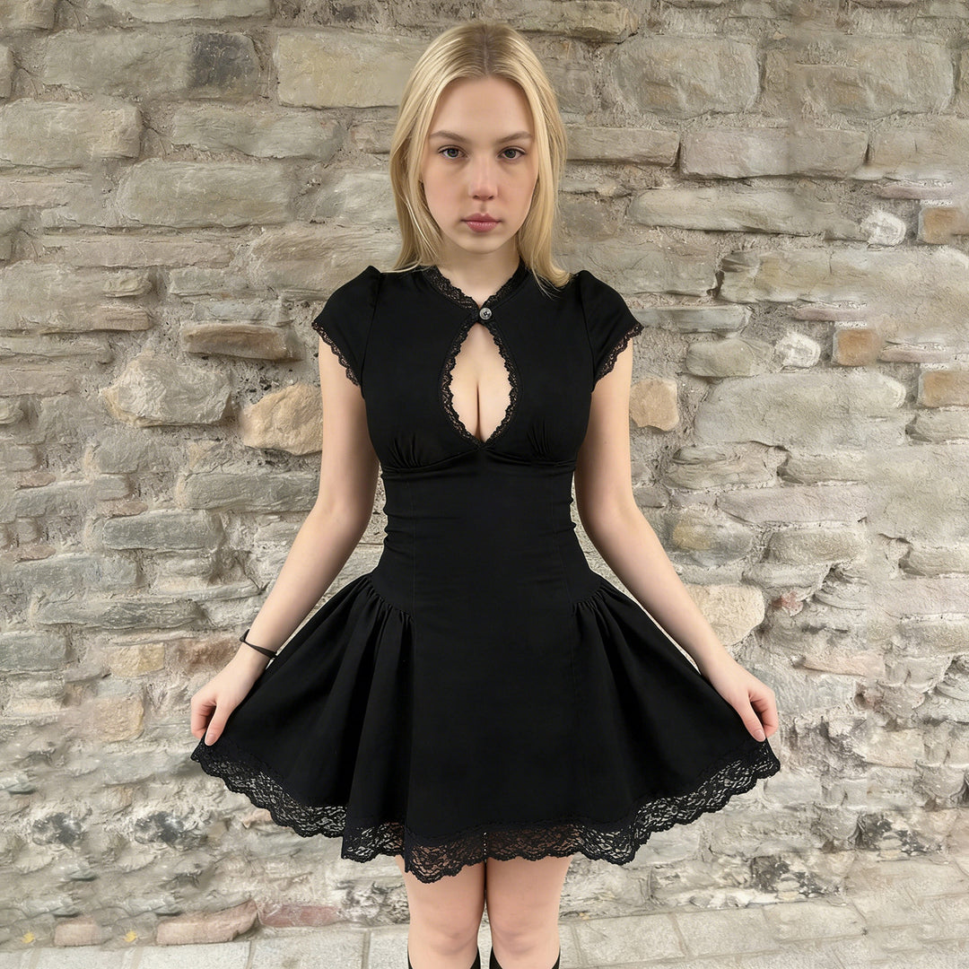 Damen Kleid mit romantischem Rüschensaum und zarten Spitzenakzenten Drune