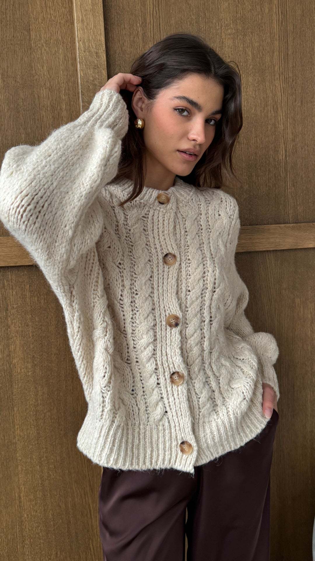 Damen Grobstrickjacke mit voluminösen Ärmeln und großen Knöpfen Drune