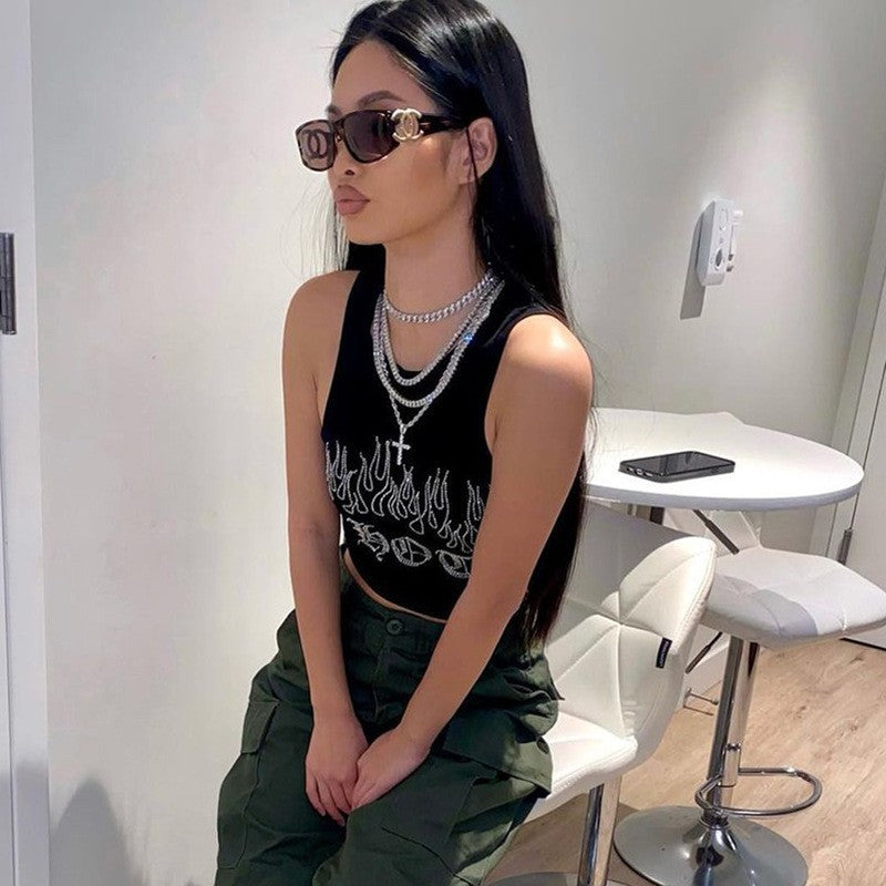 Damen Crop-Top mit auffälligem Flammenmotiv und glänzenden Akzenten Drune