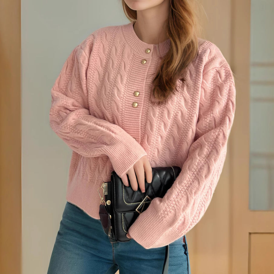 Damen Strickjacke mit eleganter Zopfmusterstruktur und dekorativen Knöpfen Drune