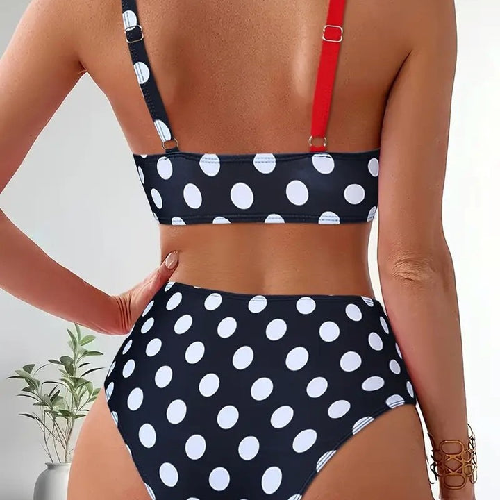 Damen Bikinimodell im modernen Wickelstil Drune