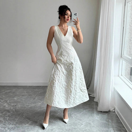 Damen Spitzen-Maxikleid mit verführerischem Schnitt und zarten Spaghettiträgern Drune