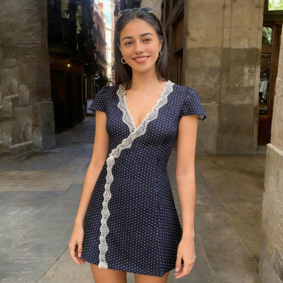 Damen Verspieltes Wickelkleid mit eleganten Spitzeinsätzen Drune