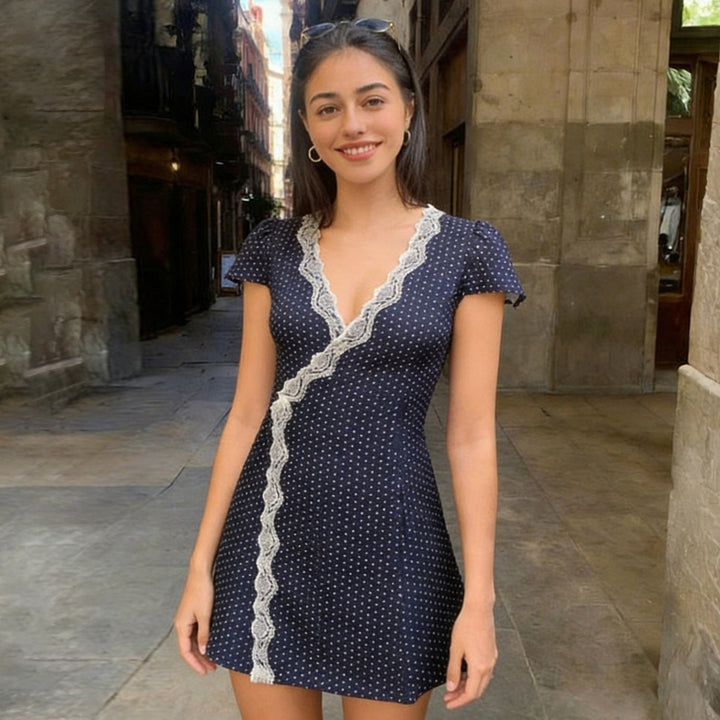 Damen Verspieltes Wickelkleid mit eleganten Spitzeinsätzen Drune