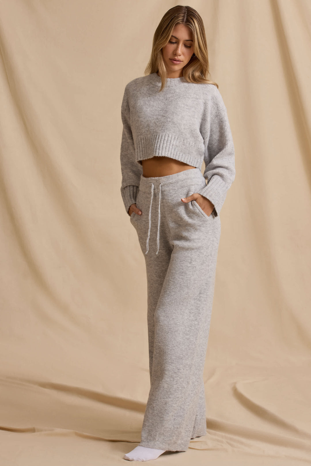 Damen gemütliches Strick-Set mit cropped Pullover und weiten Hosen Drune