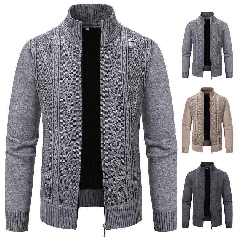 Herren Strickjacke mit modernem Zopfmuster und hohem Stehkragen Drune