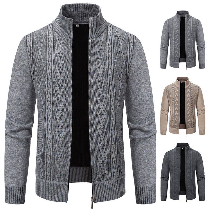 Herren Strickjacke mit modernem Zopfmuster und hohem Stehkragen Drune