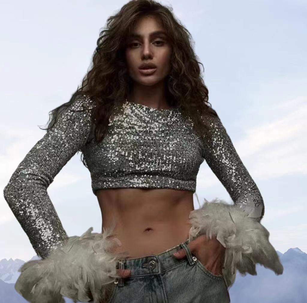 Damen Cropped Oberteil mit funkelndem Paillettenbesatz und fluffigen Ärmelbündchen Drune