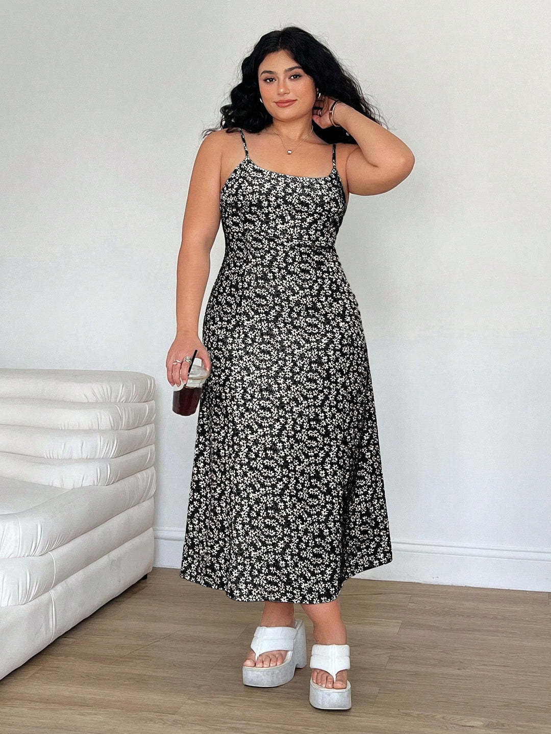 Damen Maxikleid mit feinem Blumenmuster und verstellbaren Spaghettiträgern Drune