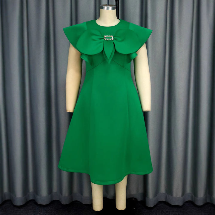 Damen Kleid mit extravagantem Kragen und edlen Details Drune
