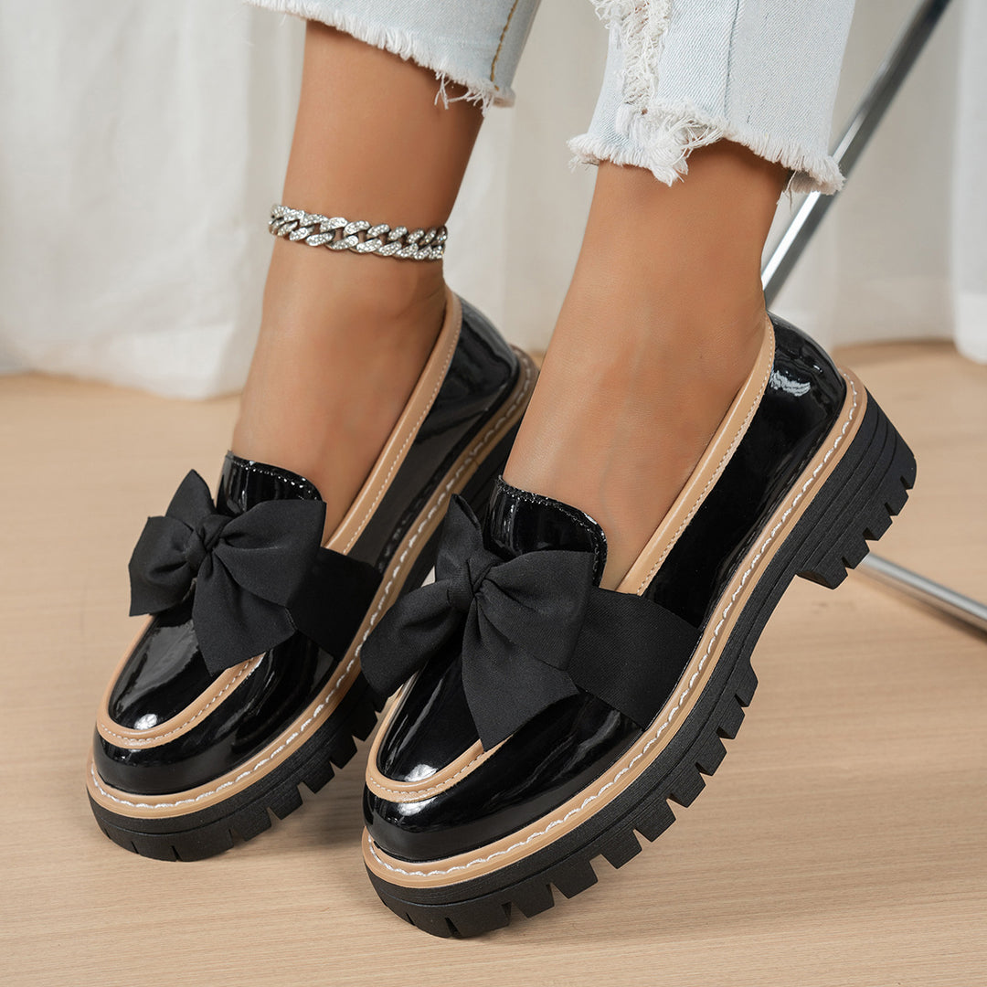 Damen nan Lack-Loafer mit großer Stoffschleife, kontrastierter Rahmennaht und robuster Traktorsohle Drune