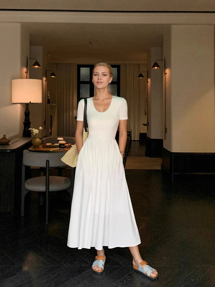 Damen Elegantes Maxi-Kleid mit hohem Ausschnitt und harmonischem Schnitt Drune