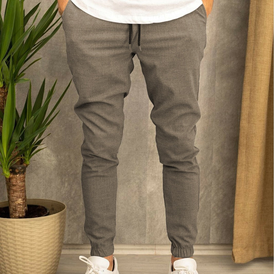 Herren Slim-Fit Jogginghose mit elastischem Bund und praktischen Seitenklapptaschen Drune