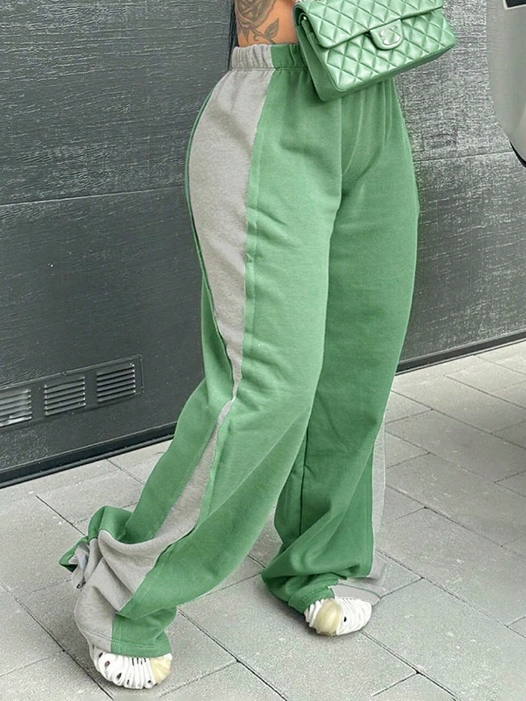 Damen lässige Sporthose mit farbigen seitlichen Einsätzen und elastischem Bund Drune