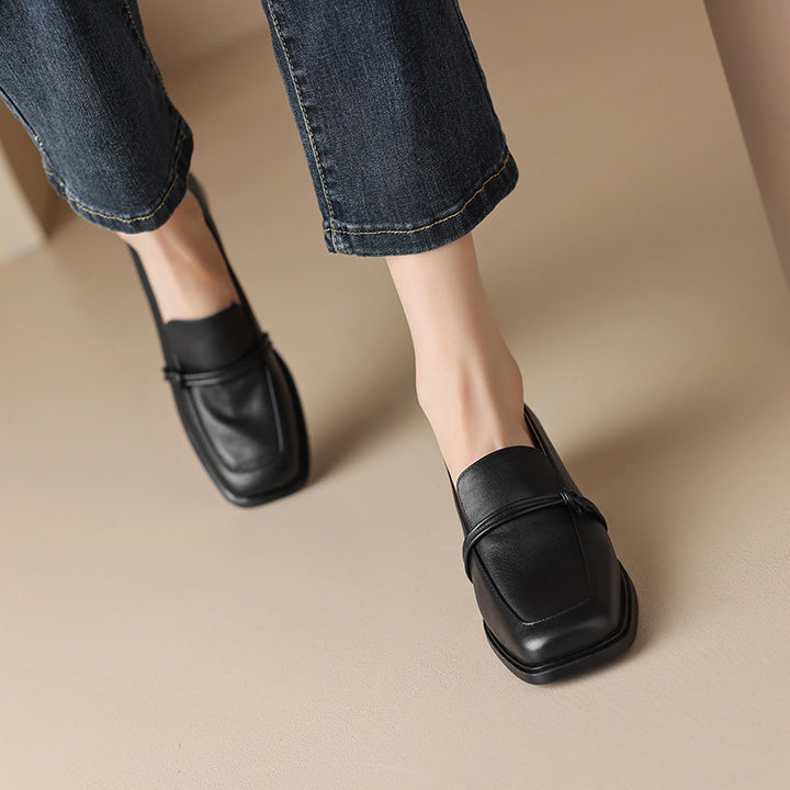 Damen Mokassins mit eleganter Lederverarbeitung und stilvollen Bindegürtel Drune