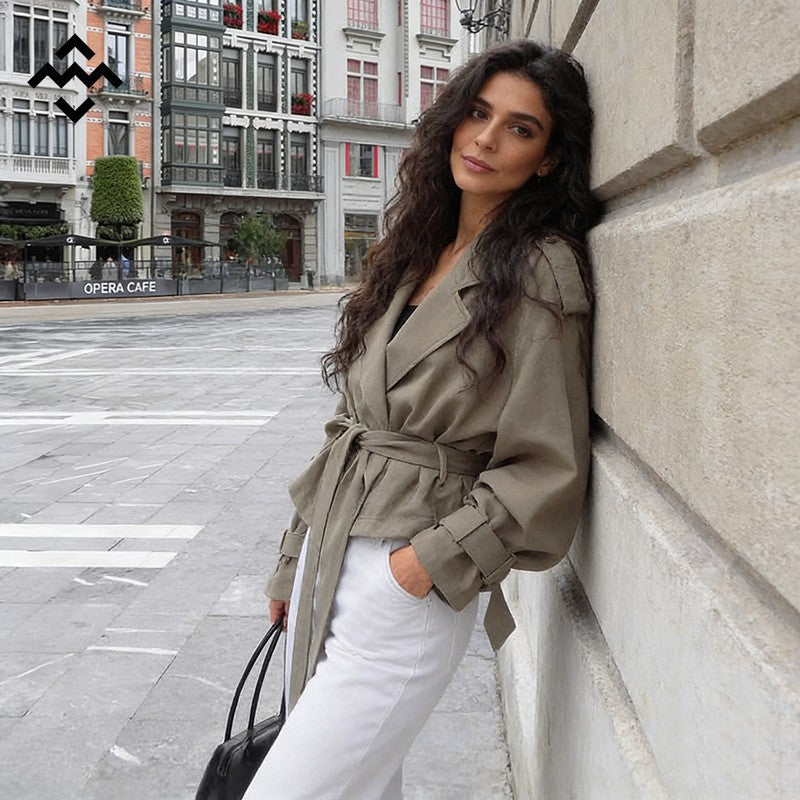 Damen nan gewickelte Cropped-Jacke mit oversized Raglanärmeln und breitem Bindegürtel Drune