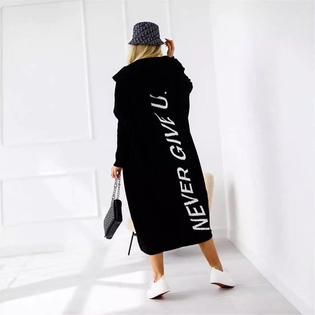 Damen gemütlicher Strickponcho mit Kapuze und einzigartigem Schriftzug Drune