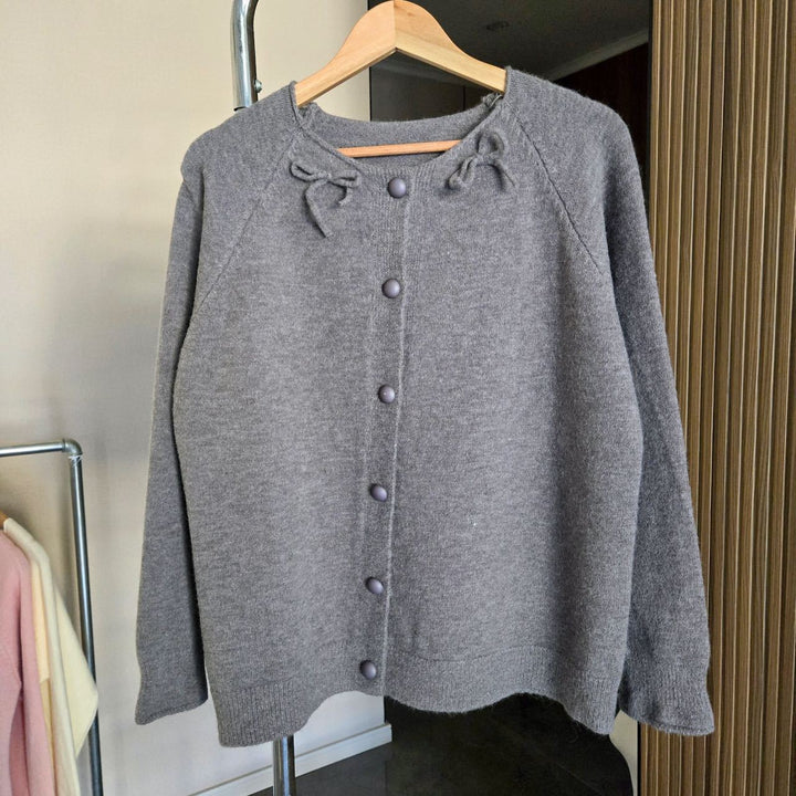 Damen Kuschelige Strickjacke mit dekorativen Schleifen und großen Knöpfen Drune