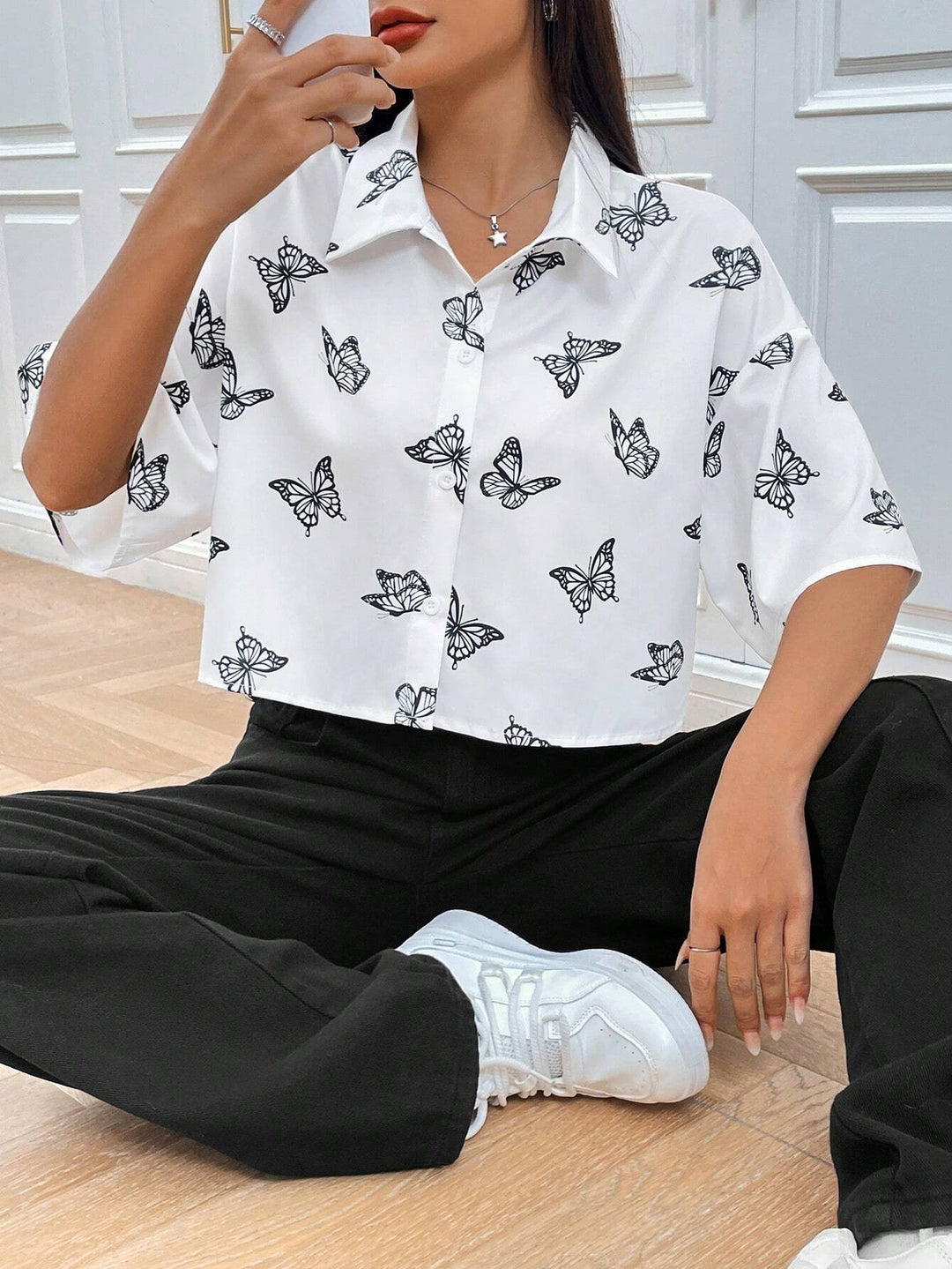 Damen Kurze Bluse mit Schmetterlingsmuster Drune
