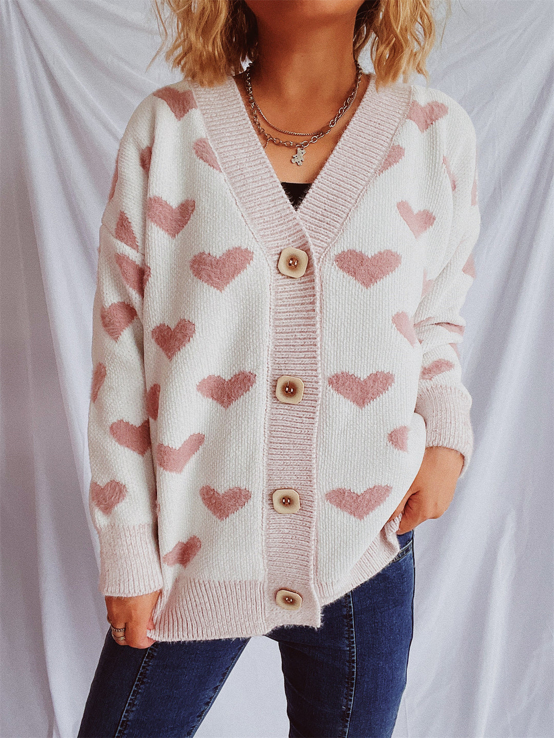 Damen Strickjacke mit herzförmigem Muster und Knopfdetails Drune