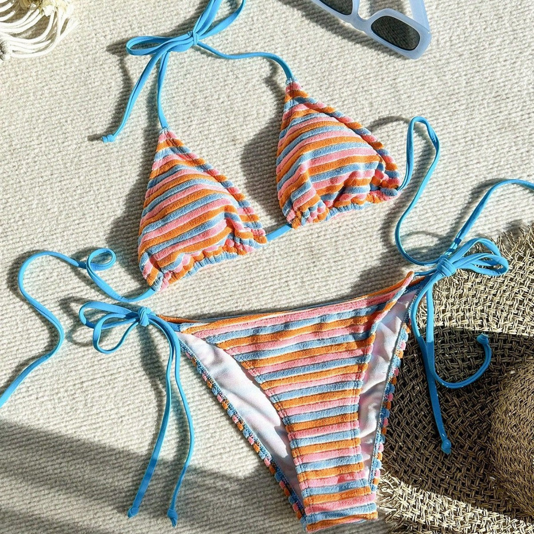 Damen Bikinimodell mit verspieltem Streifenmuster Drune