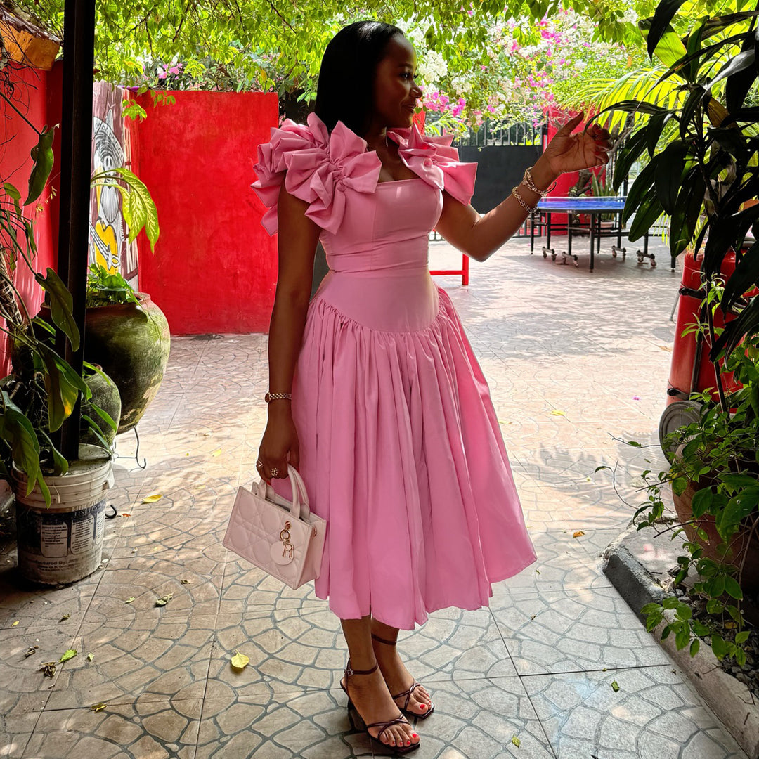 Damen Kleid mit voluminösen Rüschenärmel und figurbetontem Oberteil Drune