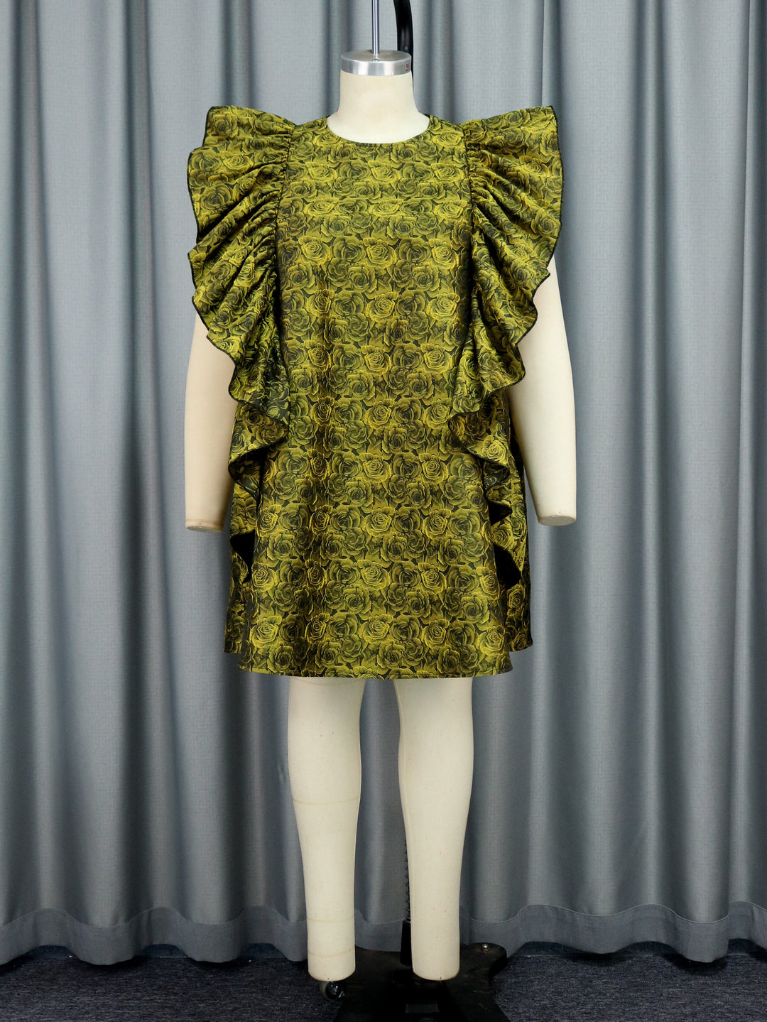 Damen Kleid mit voluminösen Rüschen und floralem Muster Drune