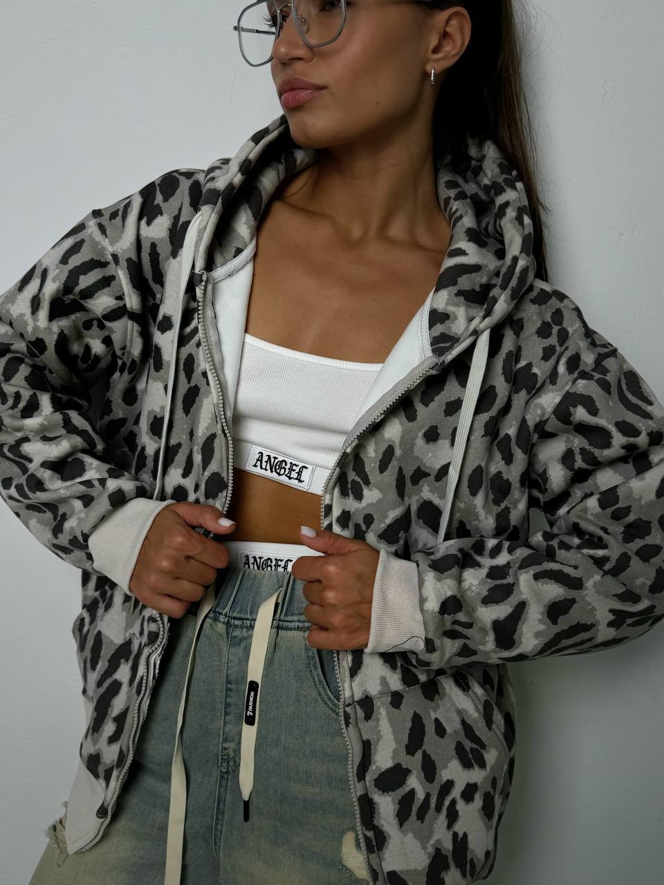 Damen Kapuzenjacke mit modernem Tierprint und praktischen Taschen Drune