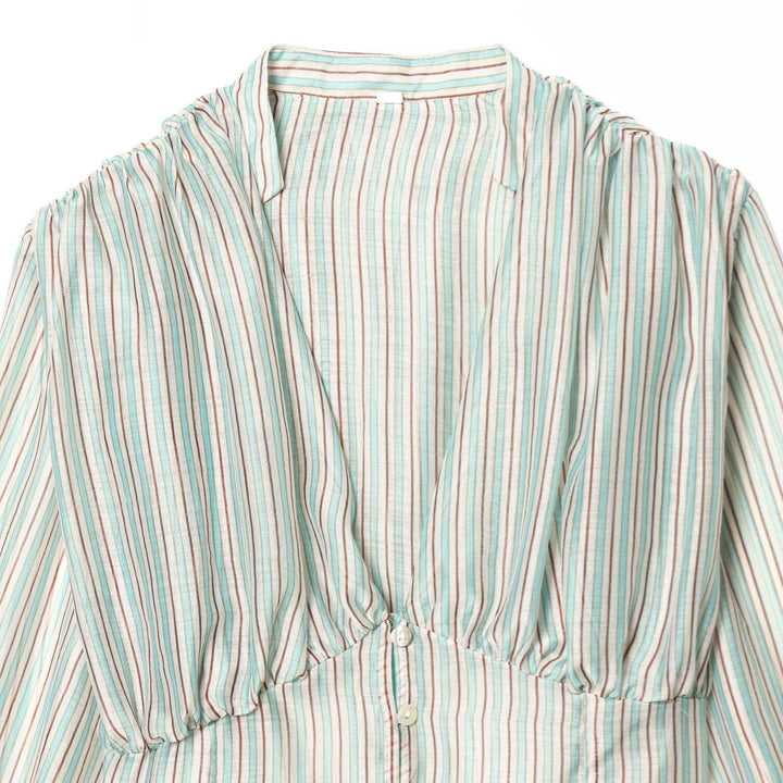 Damenbluse mit tiefem V-Ausschnitt und eleganten Rüschendetails Drune