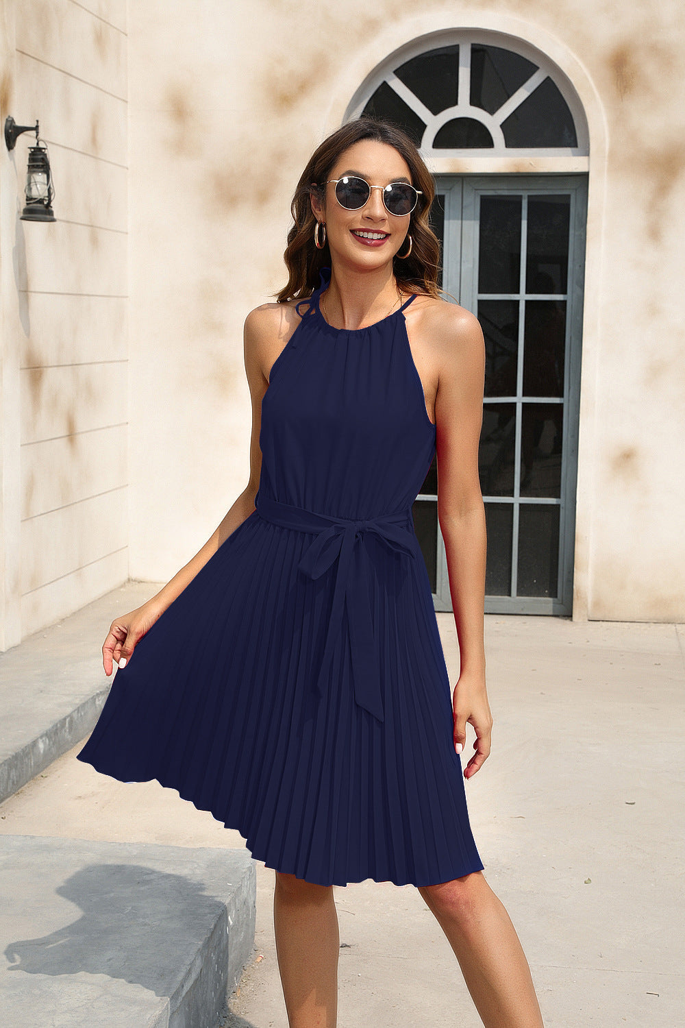Damen Plissiertes Sommerkleid mit tailliertem Gürtel und Halterneck Drune