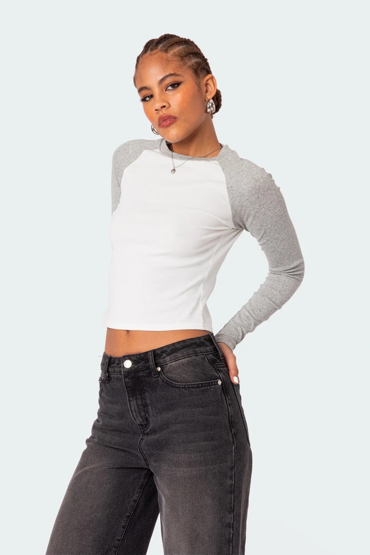 Damen Langarmshirt mit Kontrastärmeln und figurbetontem Schnitt Drune