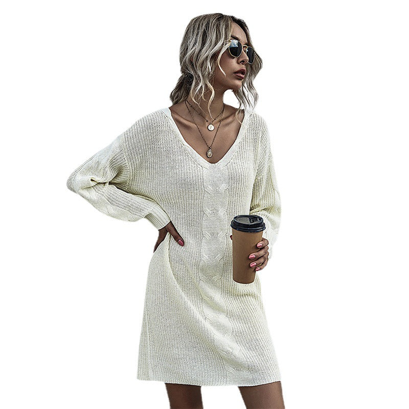 Damen Strickkleid mit V-Ausschnitt und knopfbaren Details Drune