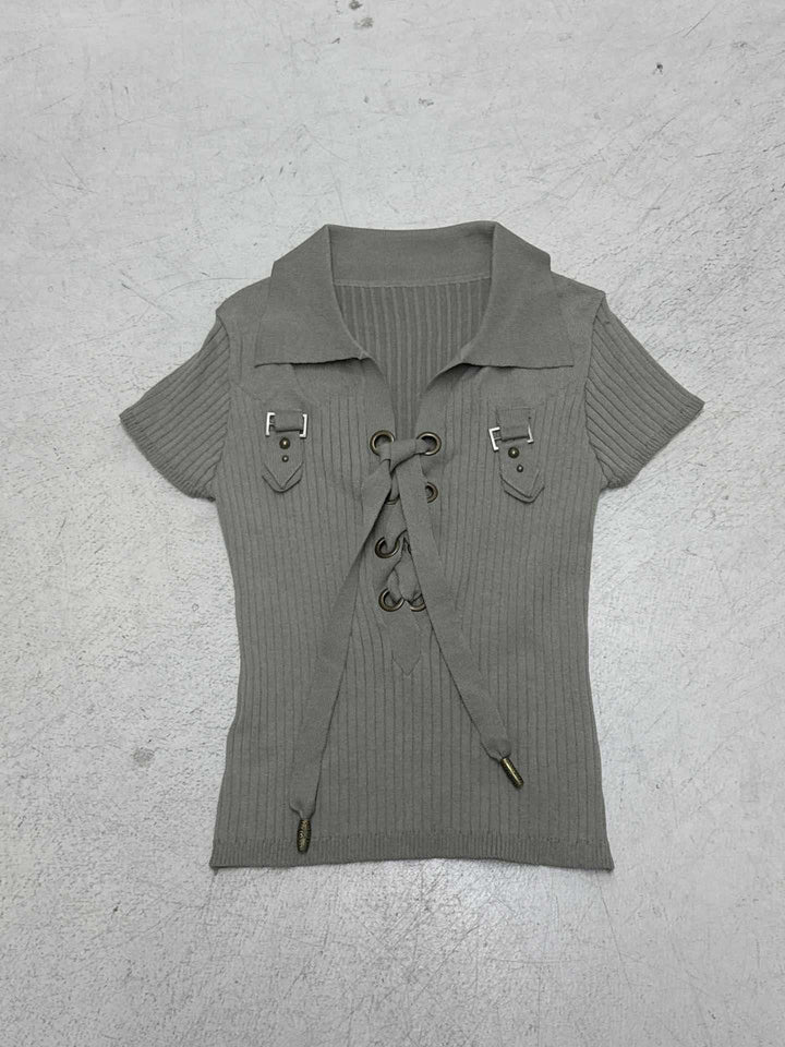 Damen Strickoberteil mit kontrastierendem Schnürdesign und kurzen Ärmeln Drune