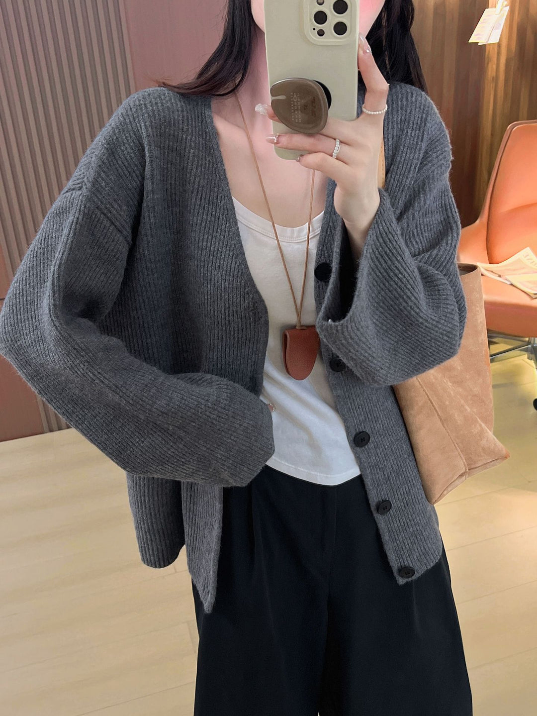 Damen Grobstrickjacke mit großzügigen Taschen und tiefem V-Ausschnitt Drune
