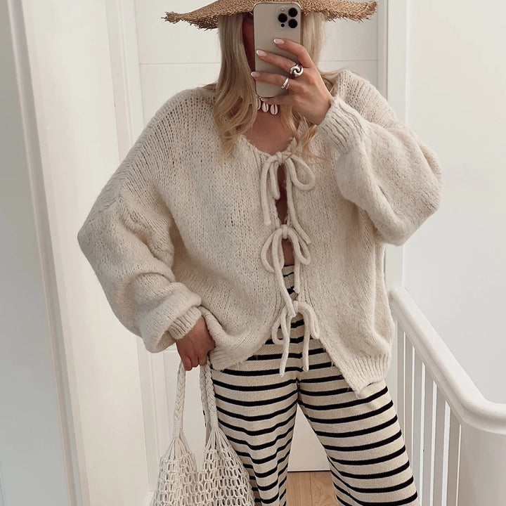 Damen Kuscheliger Strickcardigan mit dekorativen Bindebändern Drune