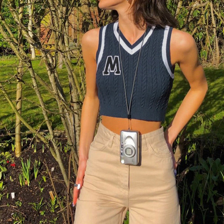 Damen cropped Strickoberteil mit V-Ausschnitt und Kabelmuster Drune