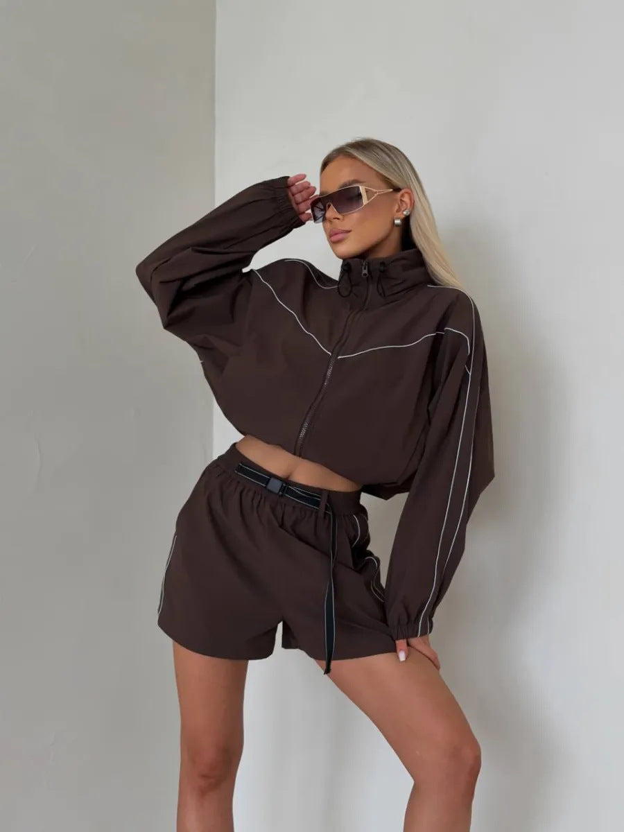 Damen sportlicher Zweiteiler mit cropped Jacke und Shorts Drune